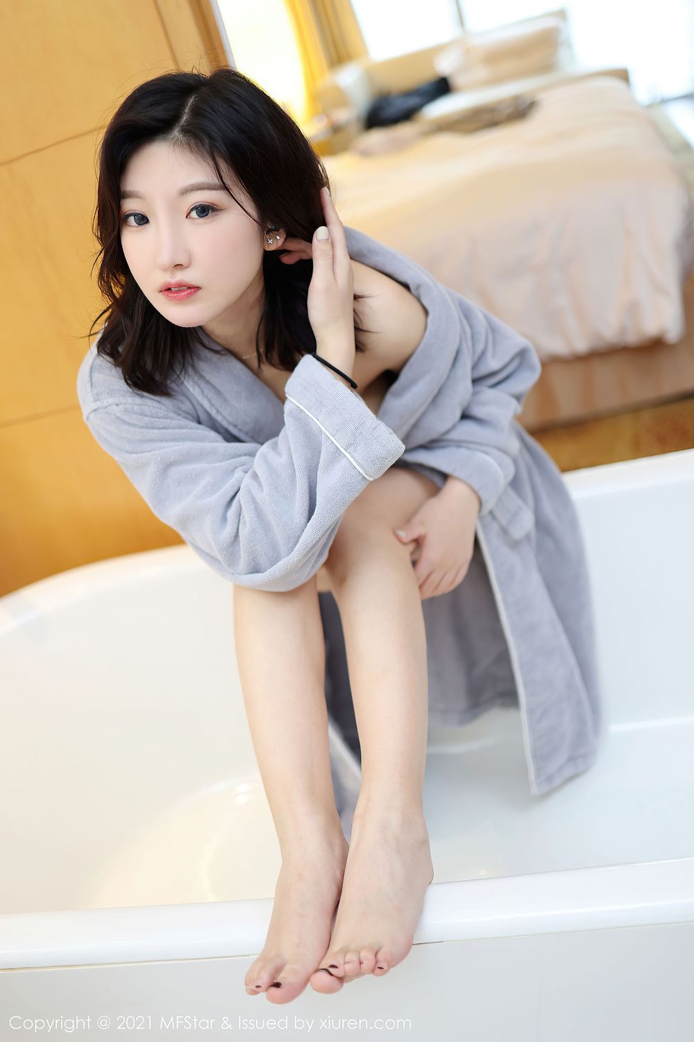 新人模特人间荒糖 - 苗条身材秀丽五官第二套写真