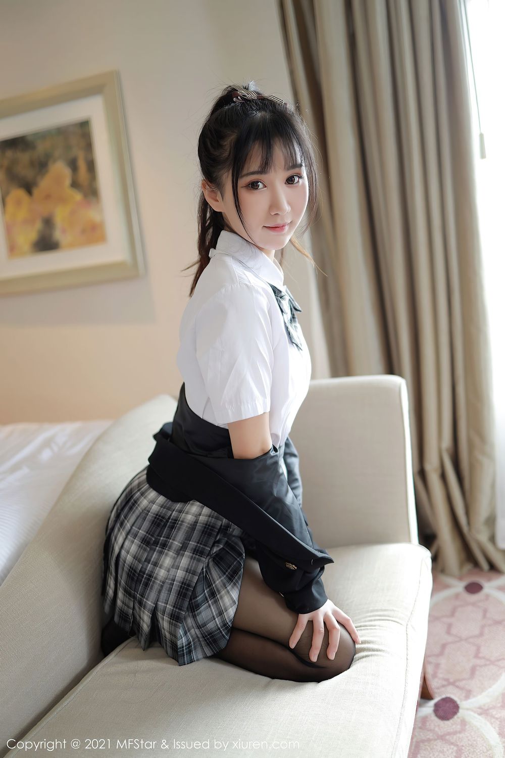 新人模特小果冻儿 - 格子JK制服系列俏皮写真