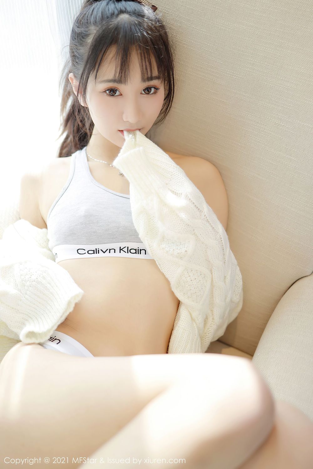 新人模特小果冻儿 - 运动内衣午后阳光灵动写真