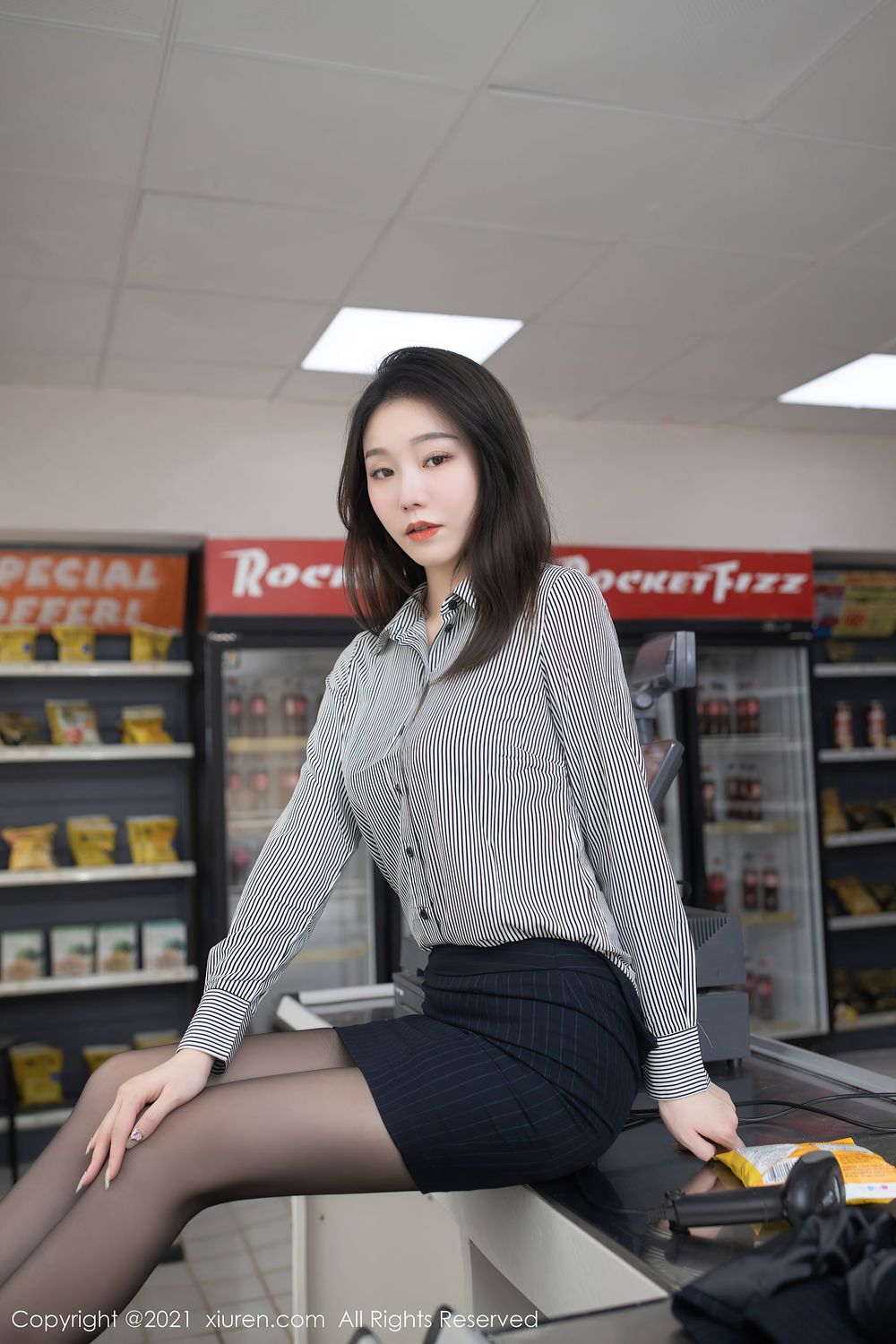 美女模特安然Maleah - 便利店职员黑丝主题写真