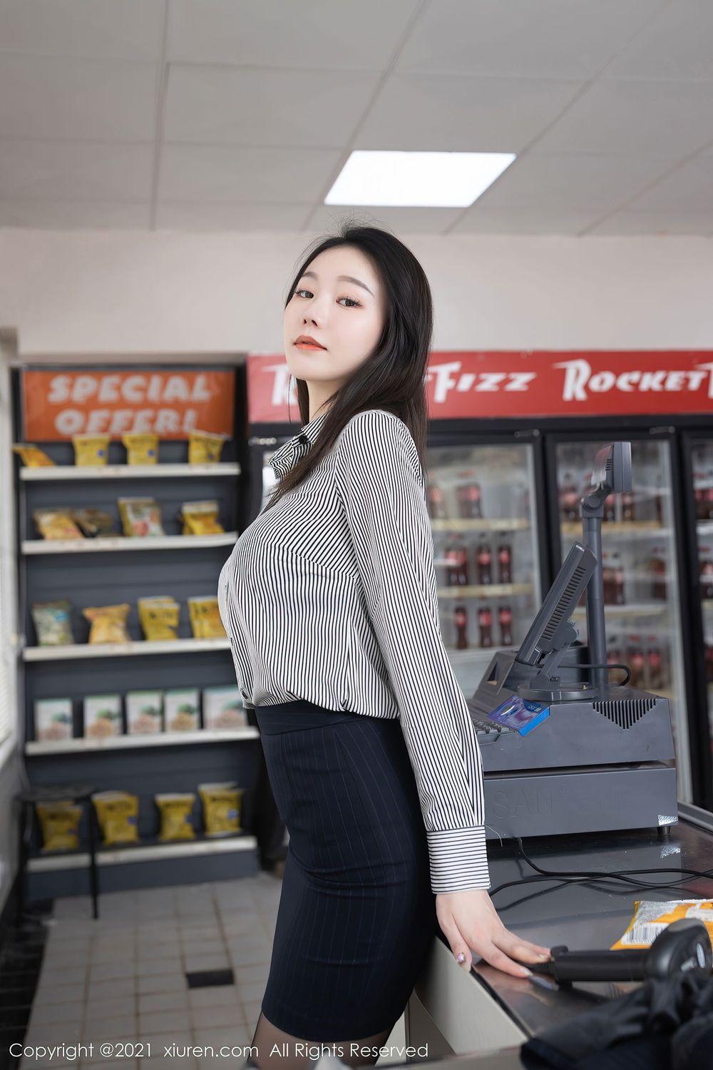 美女模特安然Maleah - 便利店职员黑丝主题写真