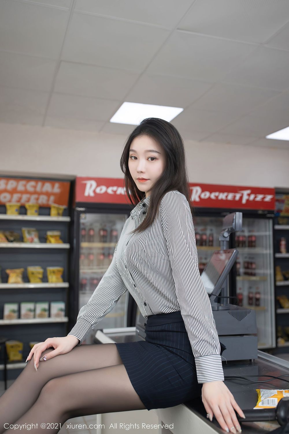美女模特安然Maleah - 便利店职员黑丝主题写真