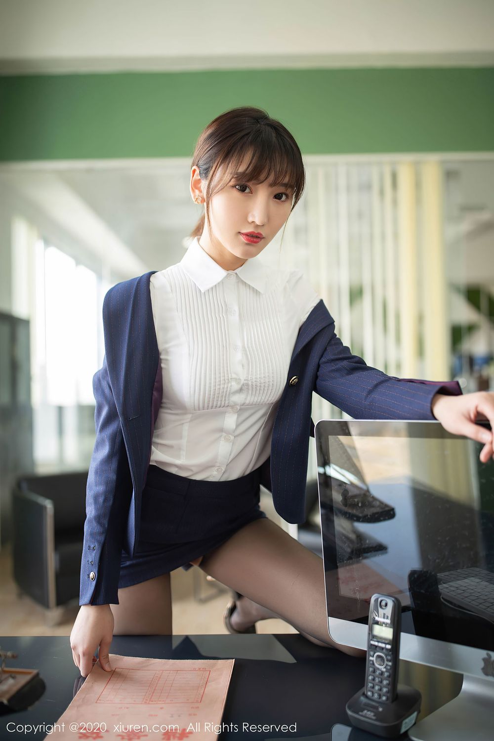 美女模特陆萱萱 - BOSS办公室OL主题性感写真