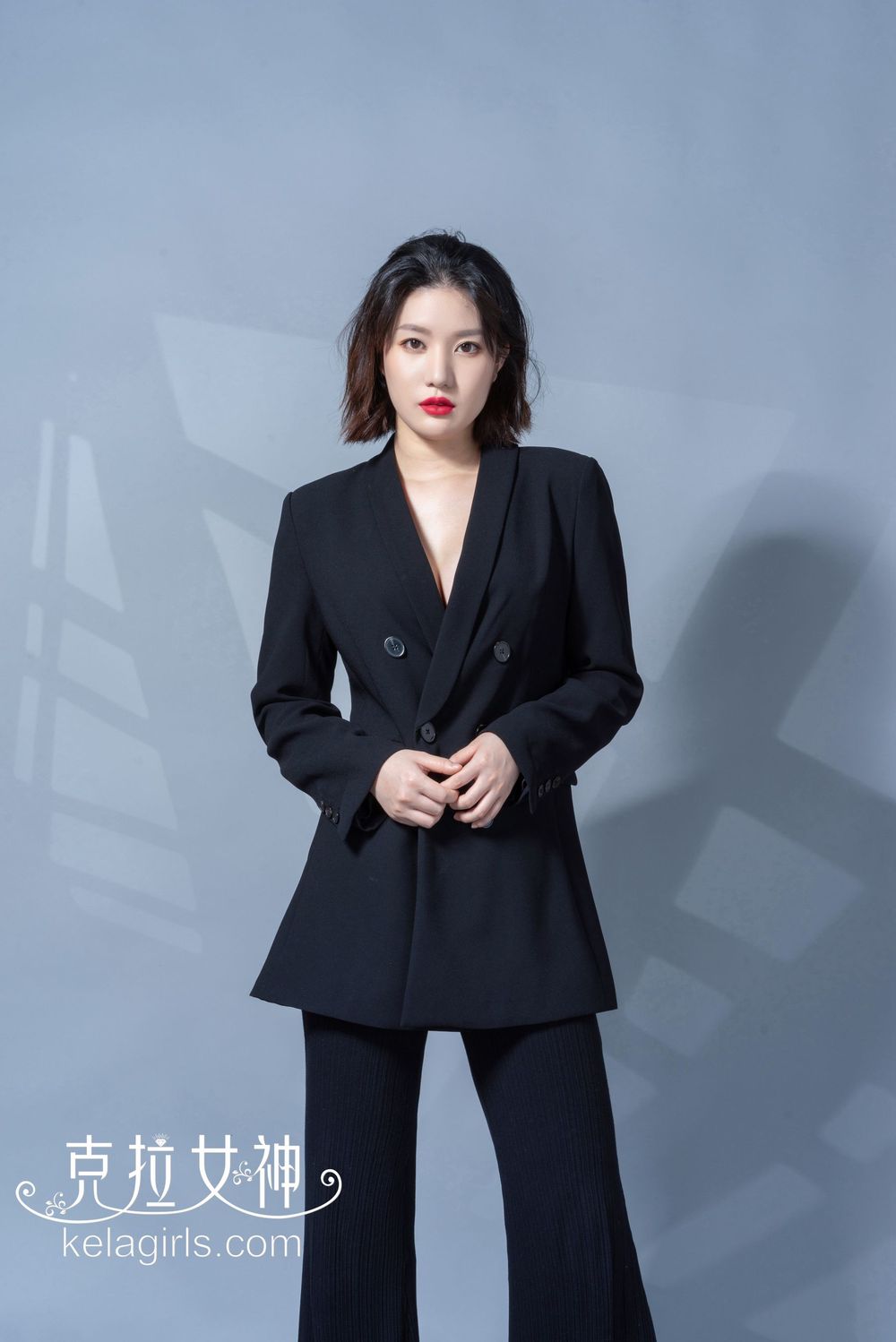 美女模特宋黛 - 烈焰红唇烟里风情主题性感写真