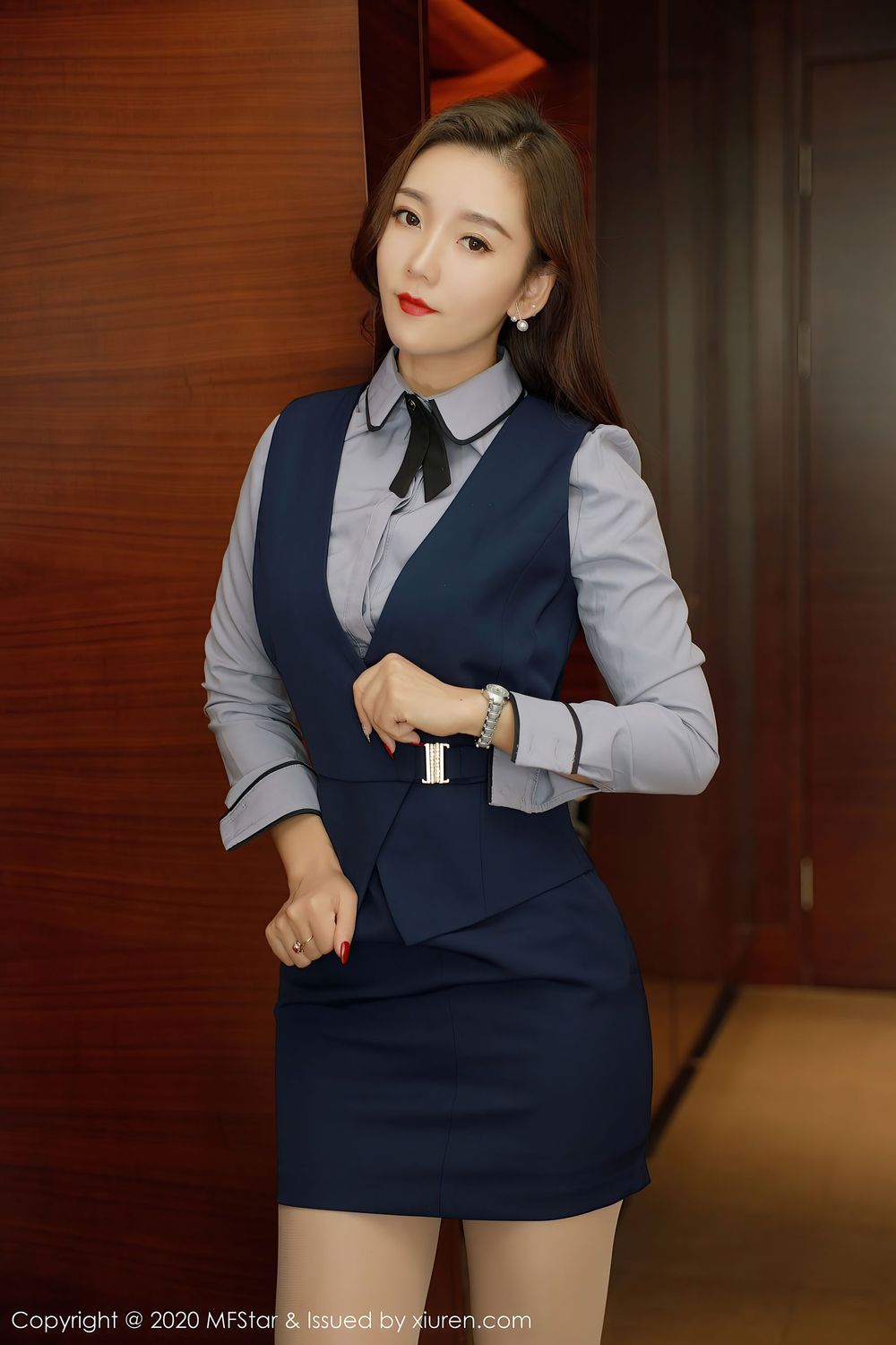新人模特艾静香 - 职场OL丝袜装扮首套写真