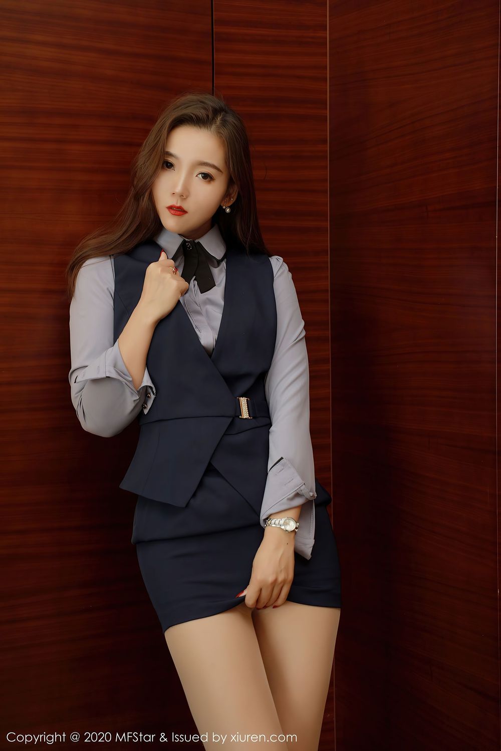新人模特艾静香 - 职场OL丝袜装扮首套写真