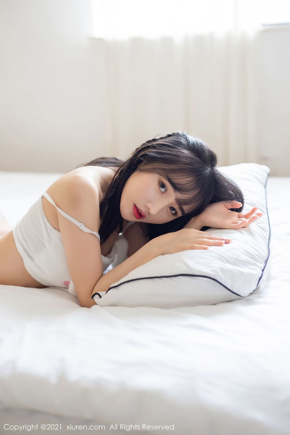 新人模特唐心 - 苗条身材+俏皮服饰性感写真