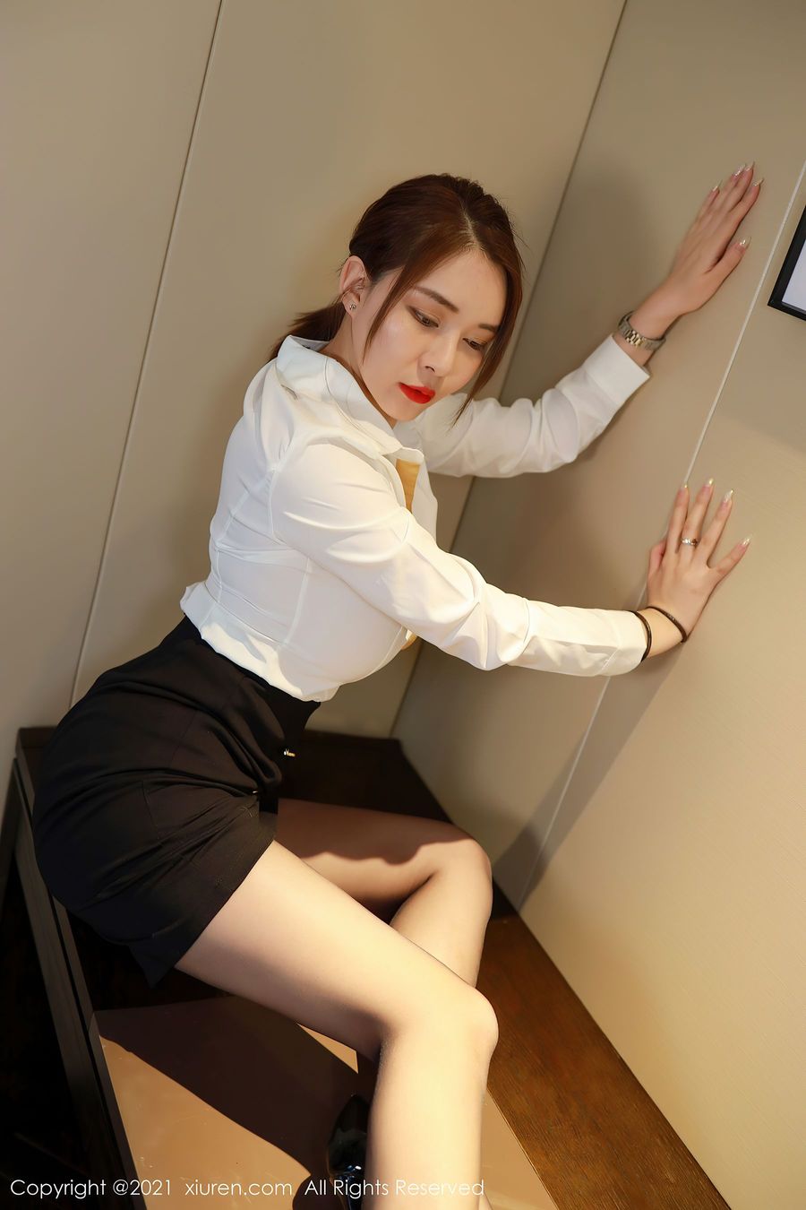 性感女神凯竹・廿十 - 黑丝美腿职场OL装扮写真