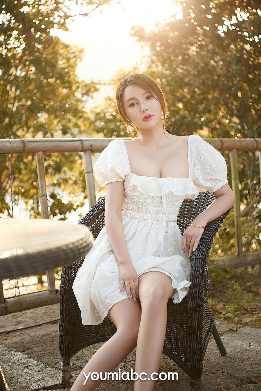 美女模特李多多 - 低胸连衣裙黄昏之恋系列户外写真