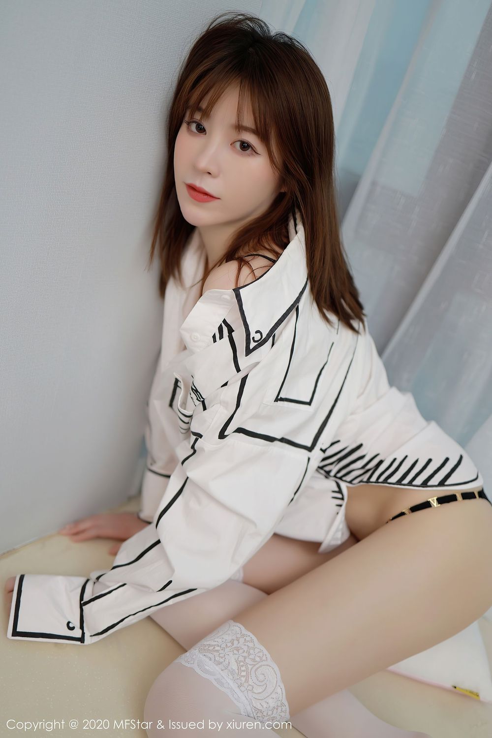 美女模特yoo优优 - 黑与白丝袜灵动美足性感写真