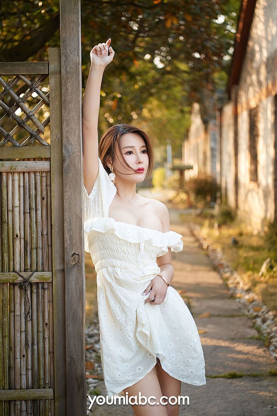 美女模特李多多 - 低胸连衣裙黄昏之恋系列户外写真