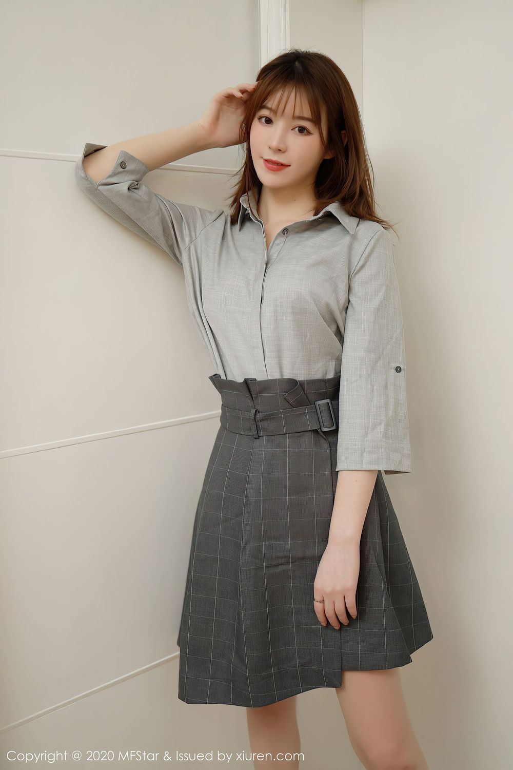 美女模特yoo优优 - 灰色系职场OL制服明艳写真