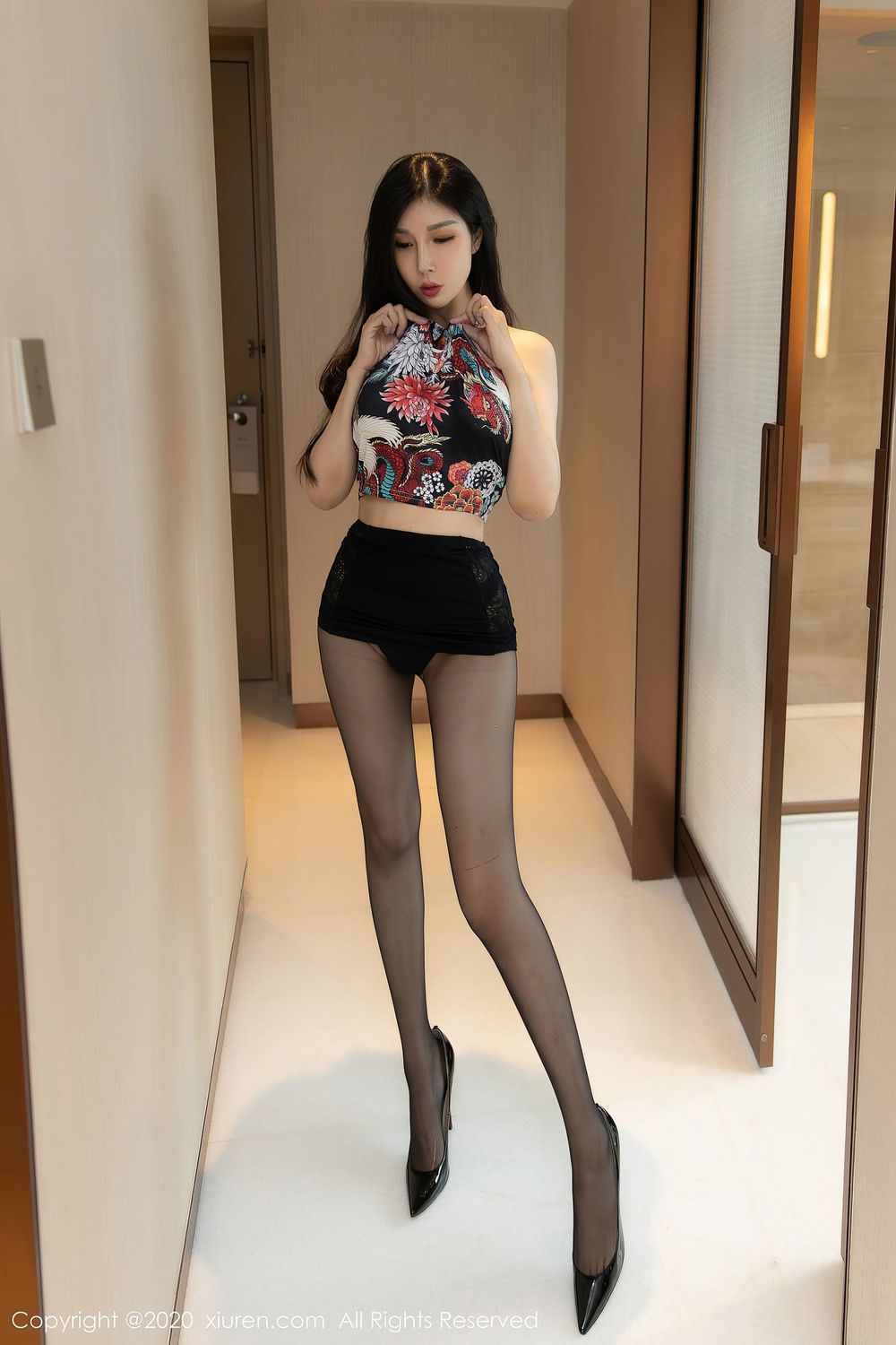 美女模特田冰冰 - 凹凸别致惹火身材性感写真