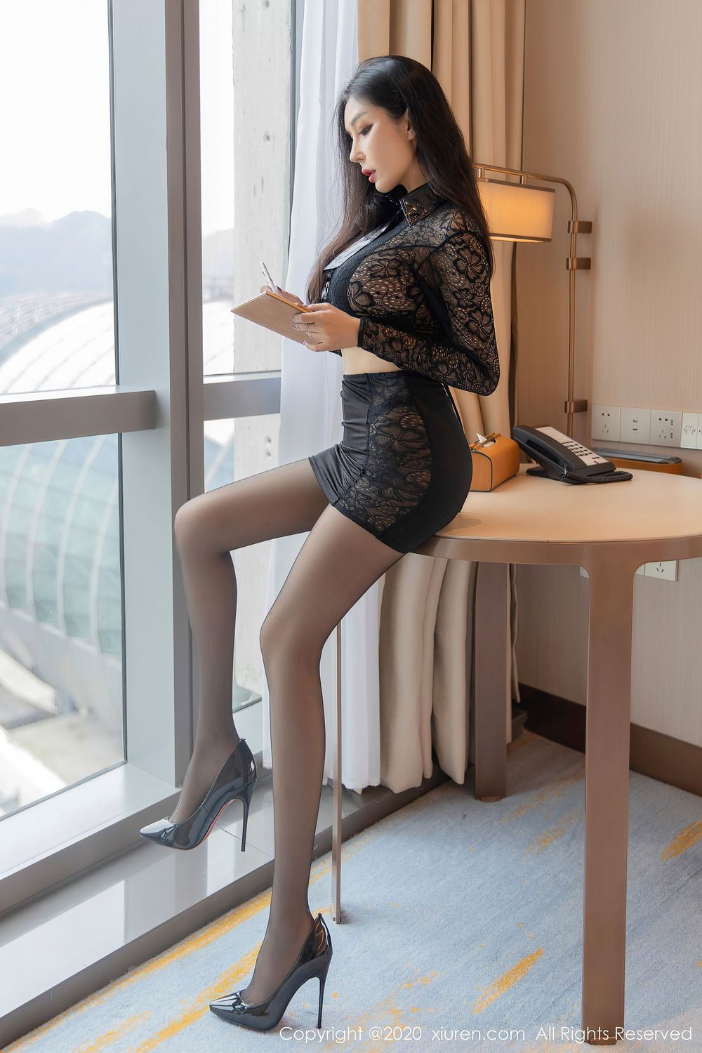 美女模特田冰冰 - 黑丝美腿惹火身材性感写真