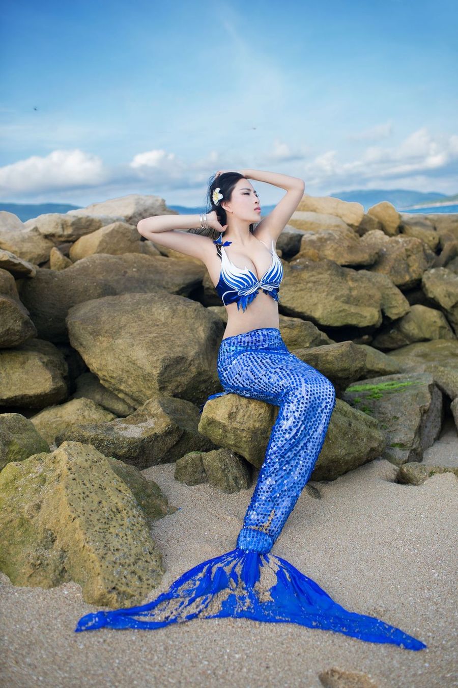 美女模特杨伊 - 性感充盈、温润白皙主题写真集