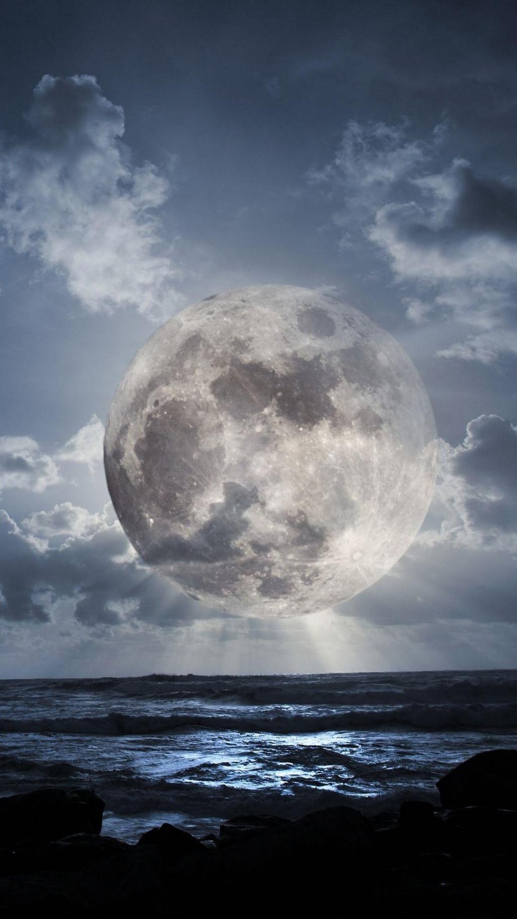 美丽迷人的海上超级月亮唯美手机壁纸