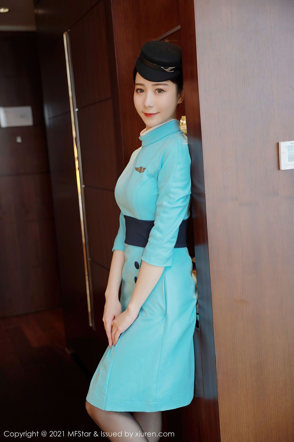 美女模特水水er - 典雅端正的空姐制服系列写真