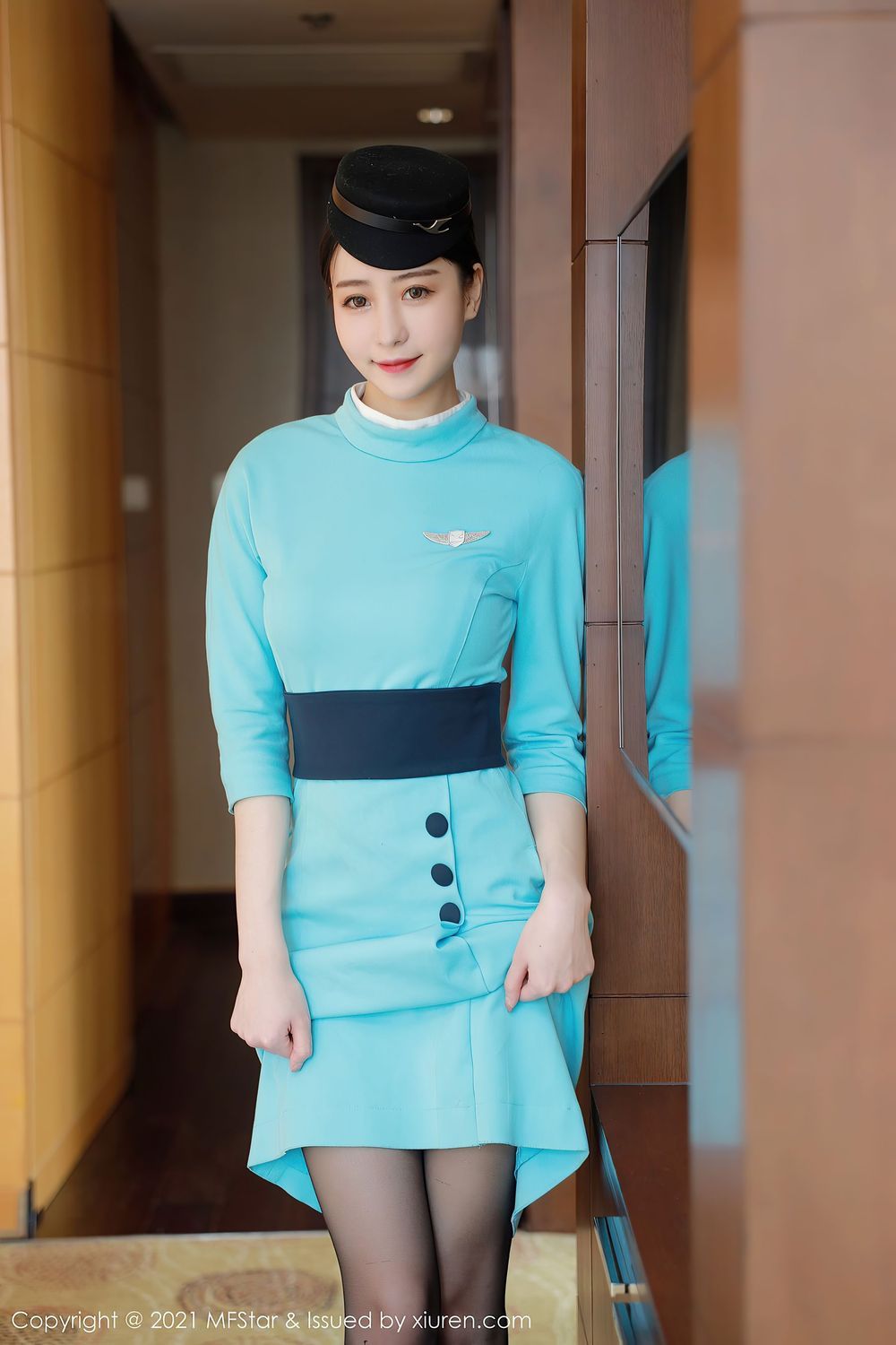 美女模特水水er - 典雅端正的空姐制服系列写真