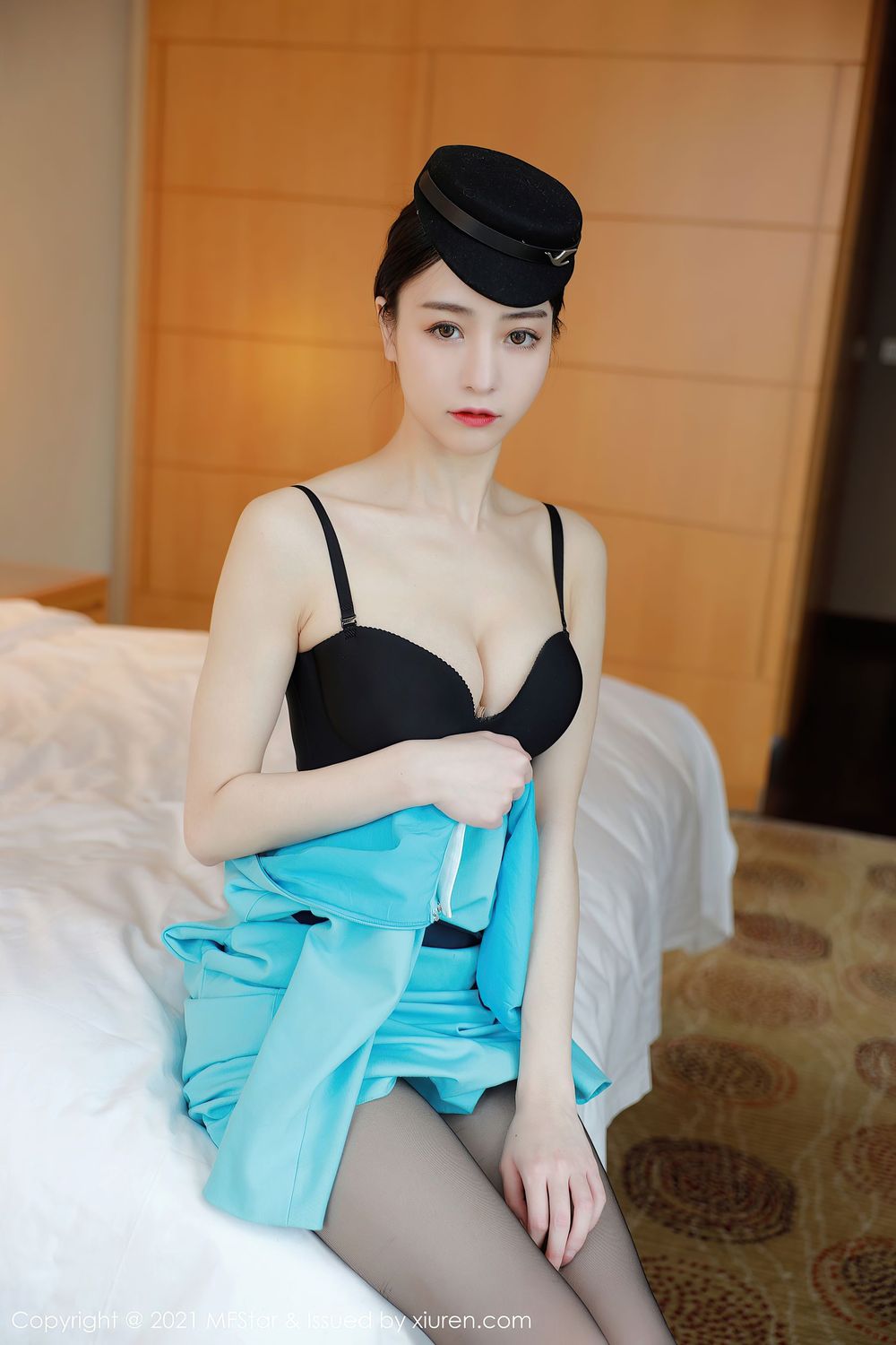 美女模特水水er - 典雅端正的空姐制服系列写真