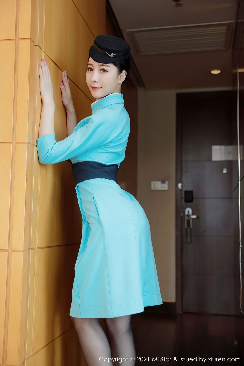 美女模特水水er - 典雅端正的空姐制服系列写真