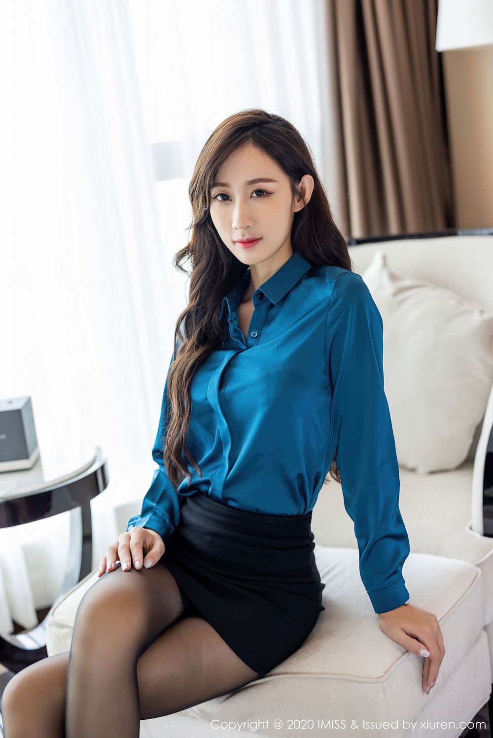 新人模特萌白酱 - 职场秘书OL制服系列性感写真