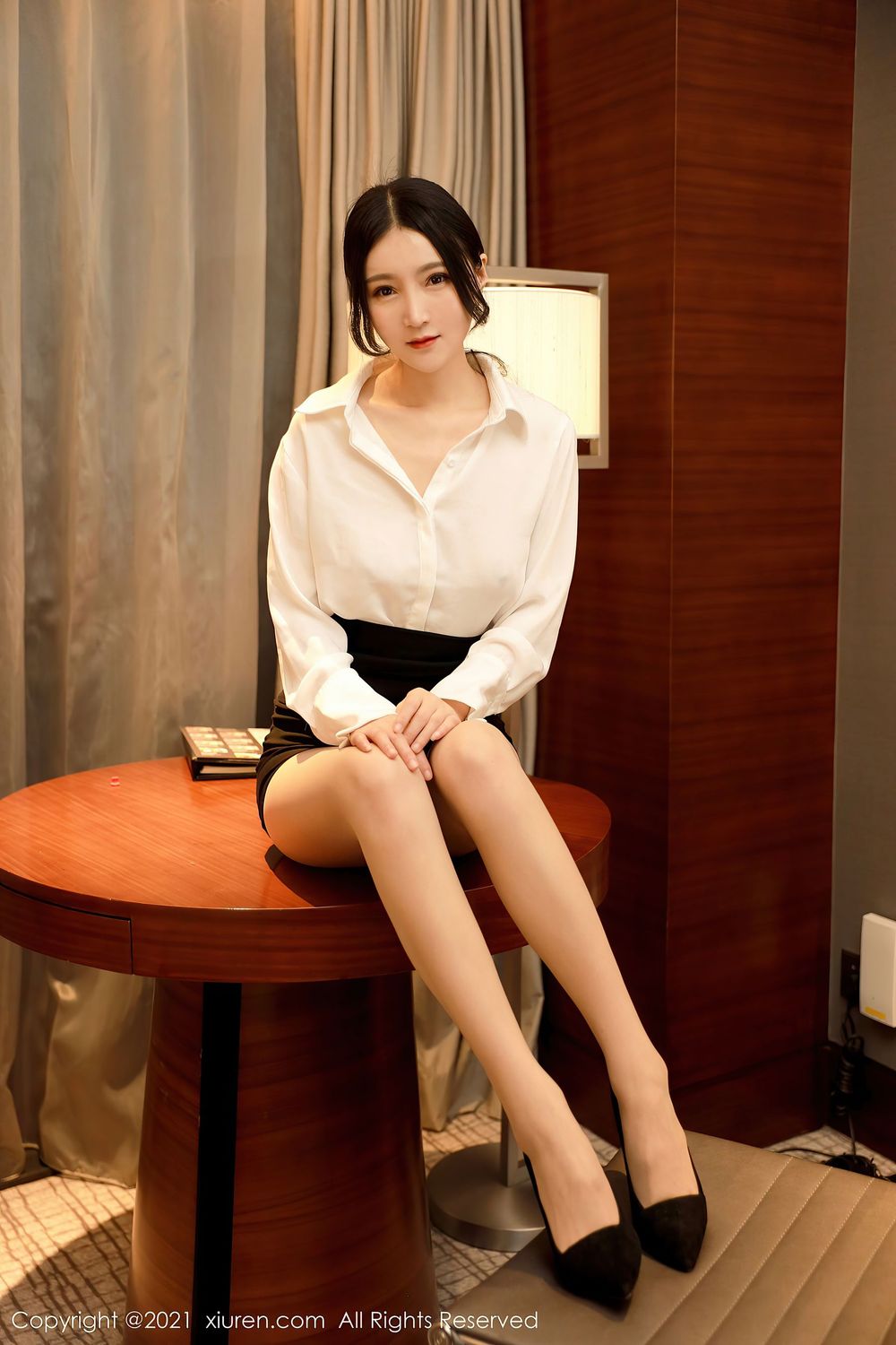 新人模特林煊煊 - 白衬衫黑短裙职场秘书OL系列写真