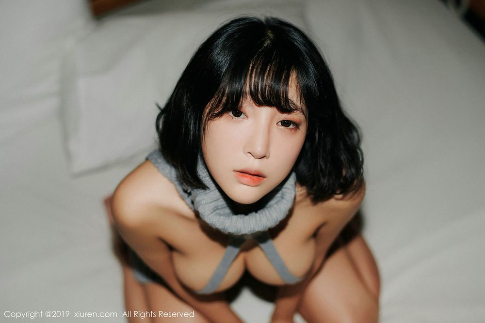 美女模特卿卿 - 比基尼+开背毛衣系列性感写真