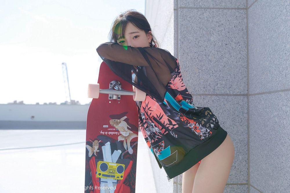 美女模特卿卿 - 比基尼+开背毛衣系列性感写真