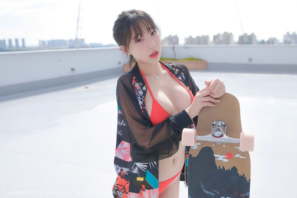 美女模特卿卿 - 比基尼+开背毛衣系列性感写真