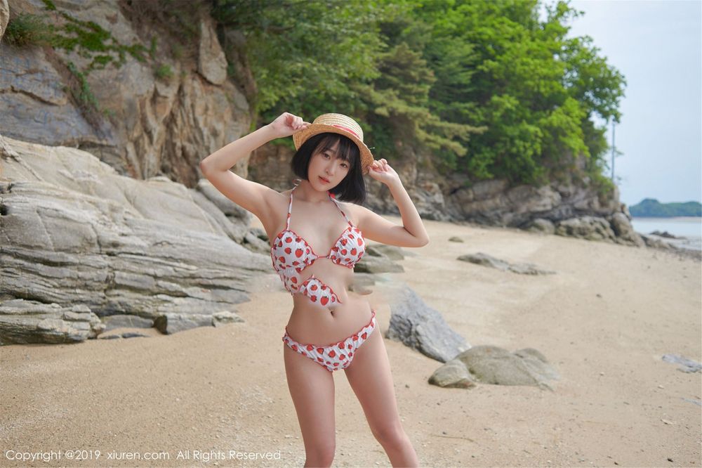 美女模特卿卿 - 清新不失性感私房魅惑韩国旅拍