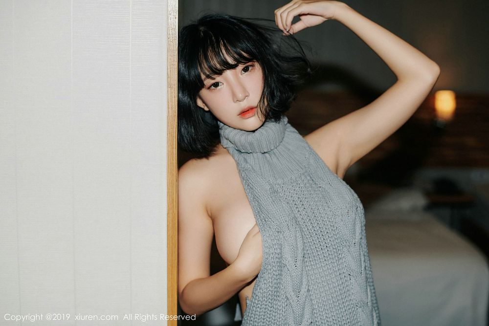 美女模特卿卿 - 比基尼+开背毛衣系列性感写真