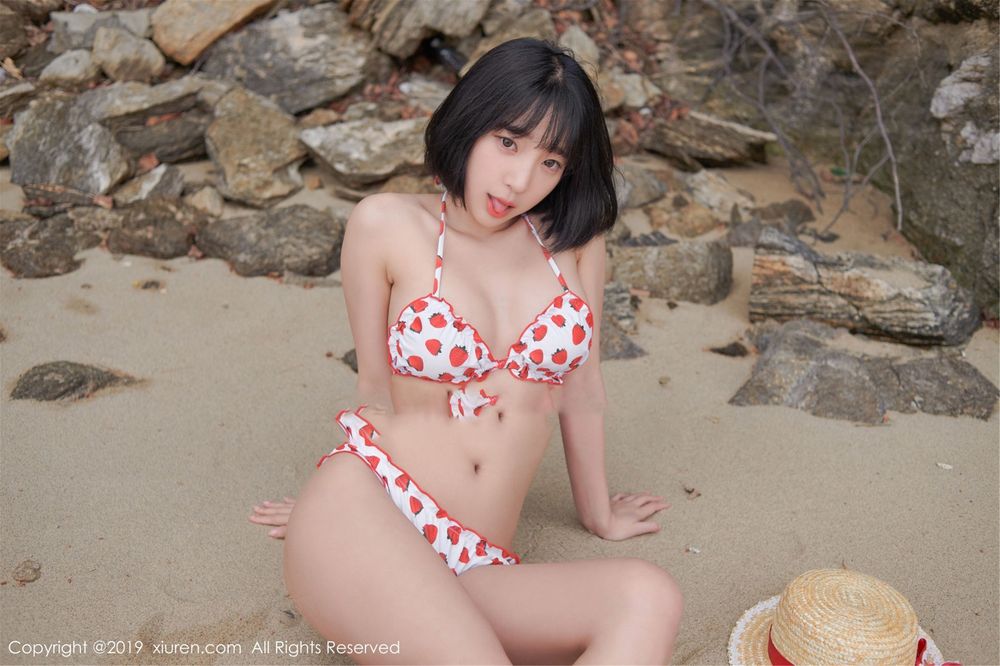 美女模特卿卿 - 清新不失性感私房魅惑韩国旅拍