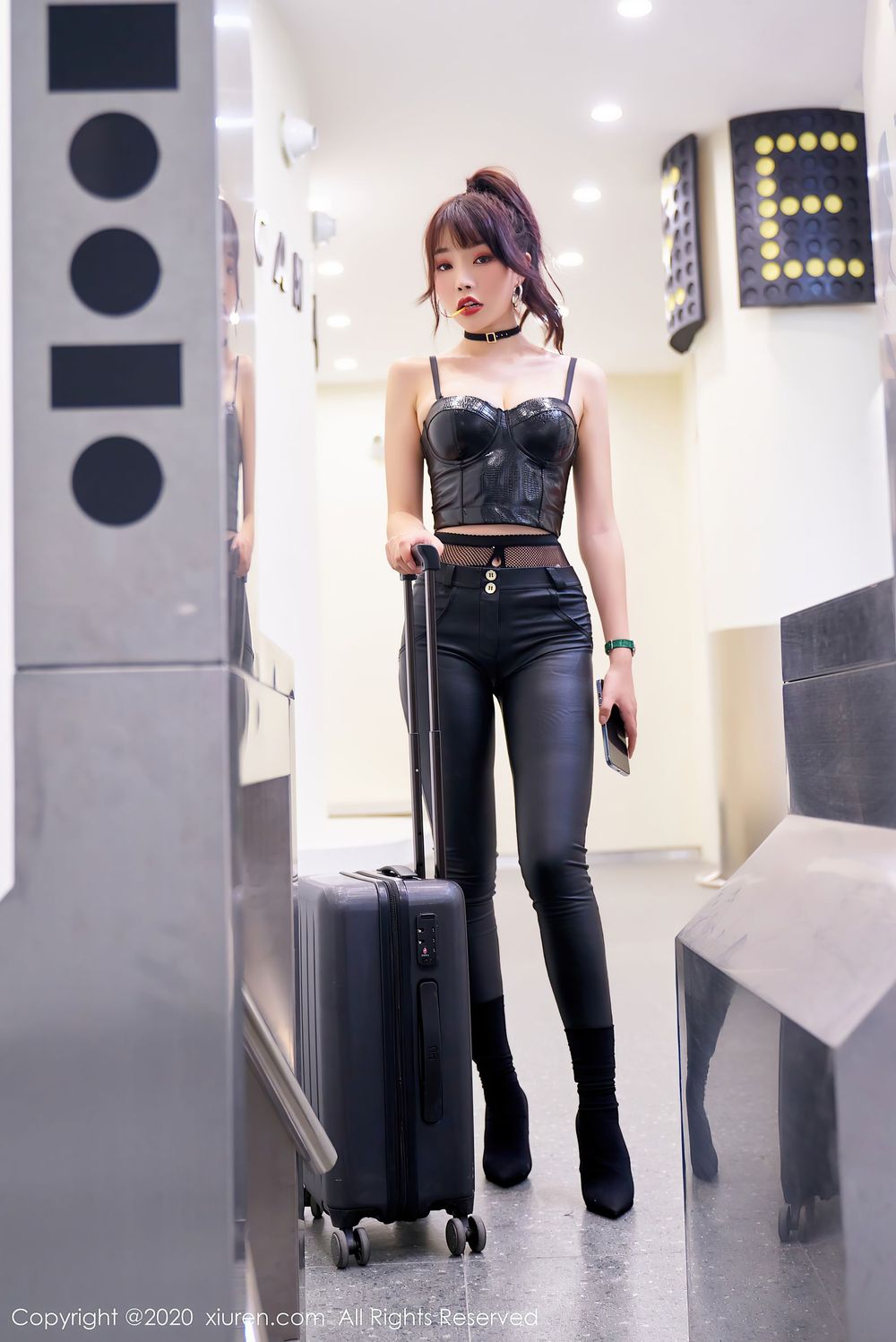 性感女神芝芝Booty - 一袭狂野皮衣不良少女装束写真