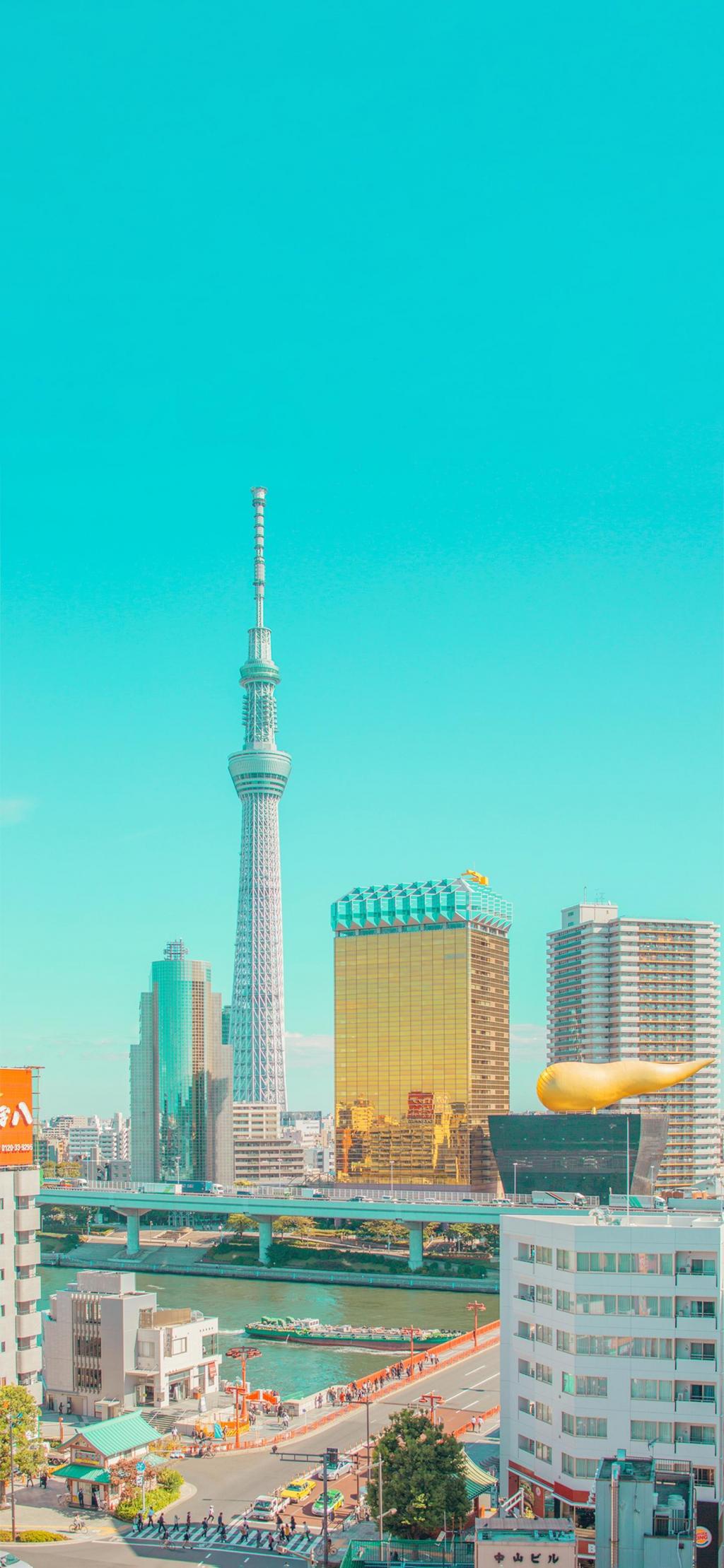 矗立在城市高楼大厦之间的东京晴空塔手机壁纸