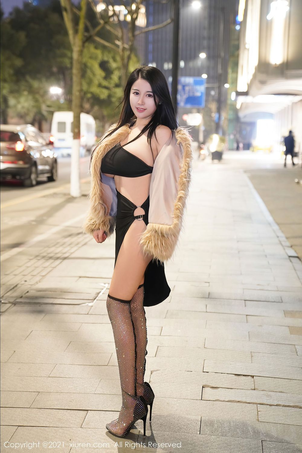 美女模特美七Mia - 轻薄皮草+惹火身段性感写真