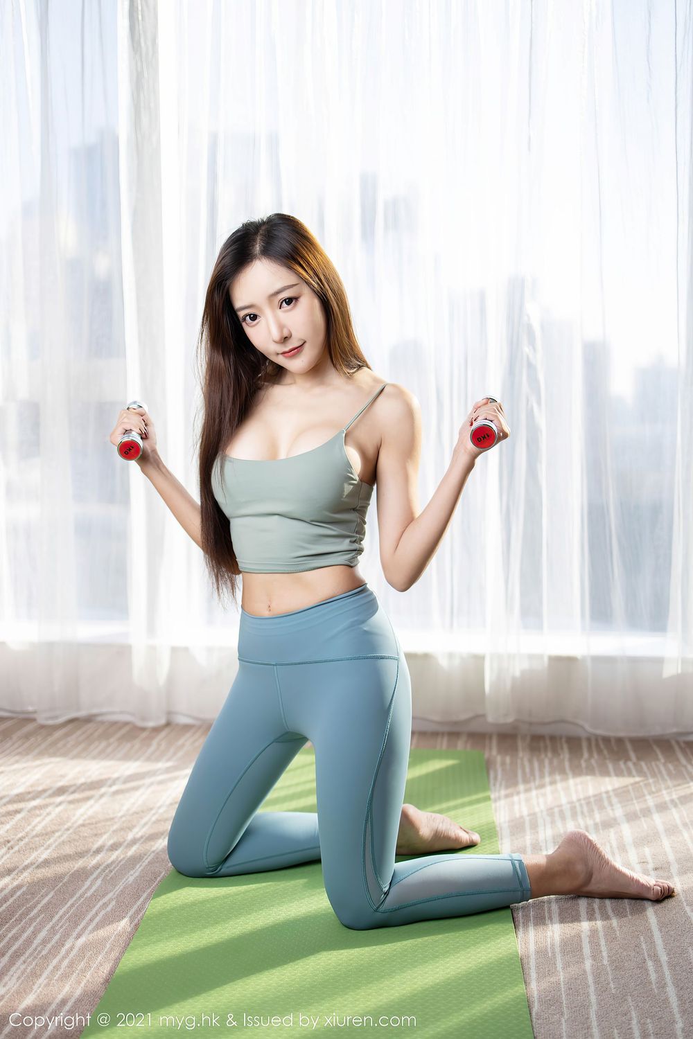 性感女神王馨瑶yanni - 紧身运动服与深V吊带系列写真