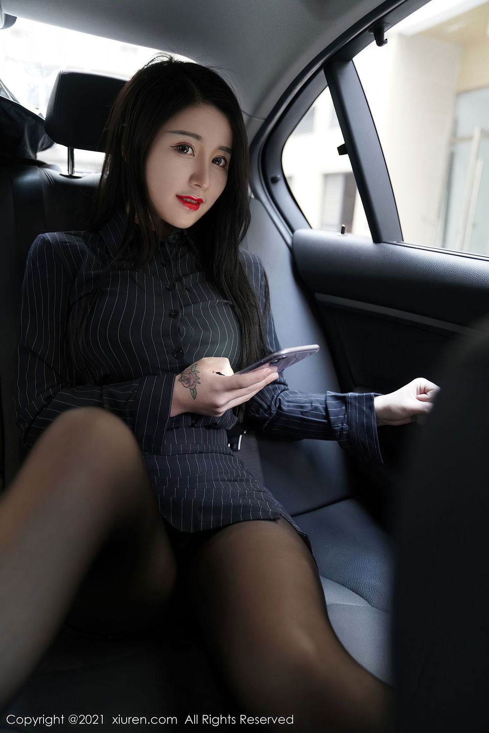 美女模特美七Mia - 车内黑色OL极致魅惑系列写真
