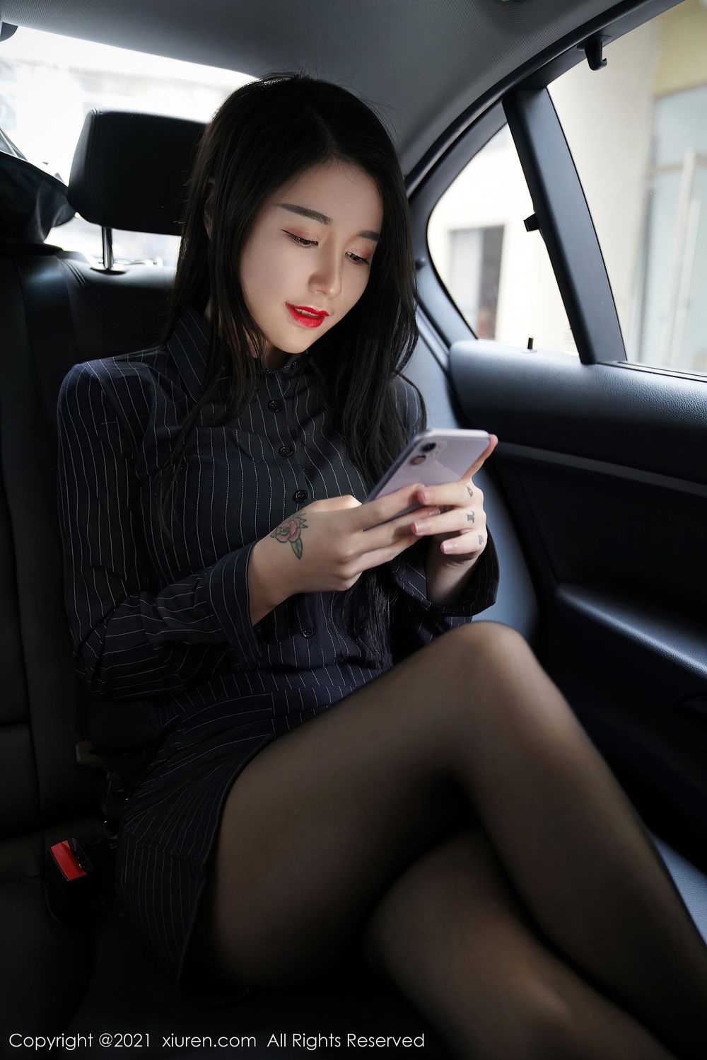 美女模特美七Mia - 车内黑色OL极致魅惑系列写真
