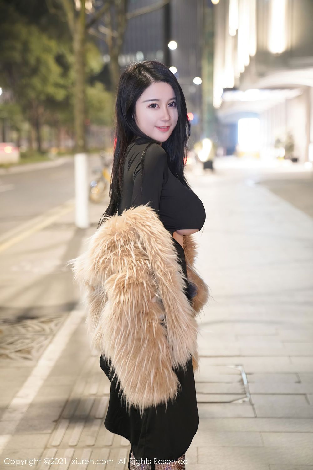 美女模特美七Mia - 轻薄皮草+惹火身段性感写真