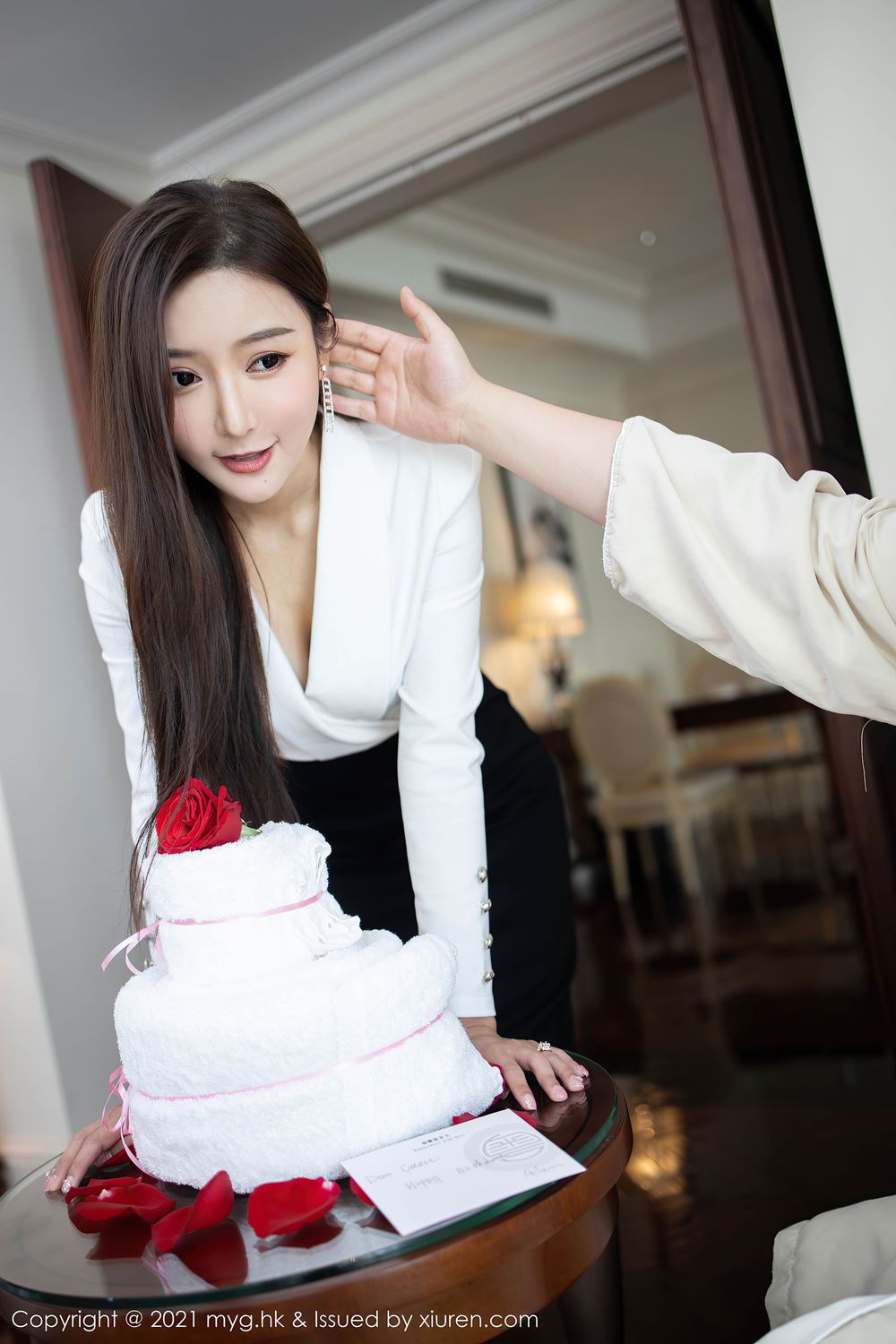 性感女神王馨瑶yanni - 女秘书的生日礼物主题拍摄