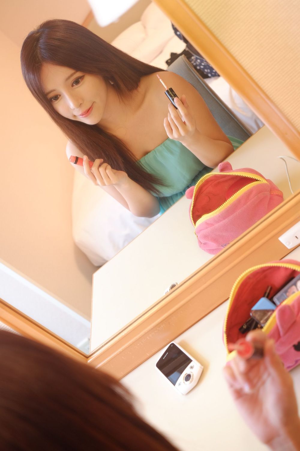网红嫩模张齐郡JULIE - 化妆镜旁的女神主题写真
