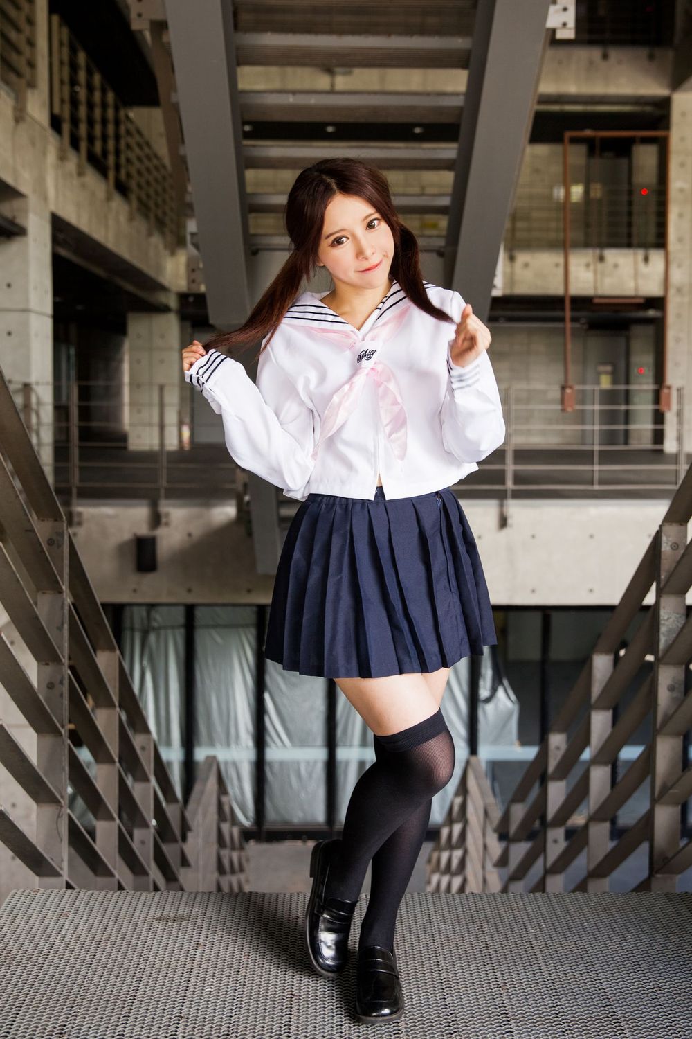 美妆达人张齐郡JULIE - 黑丝长筒袜校服少女写真集