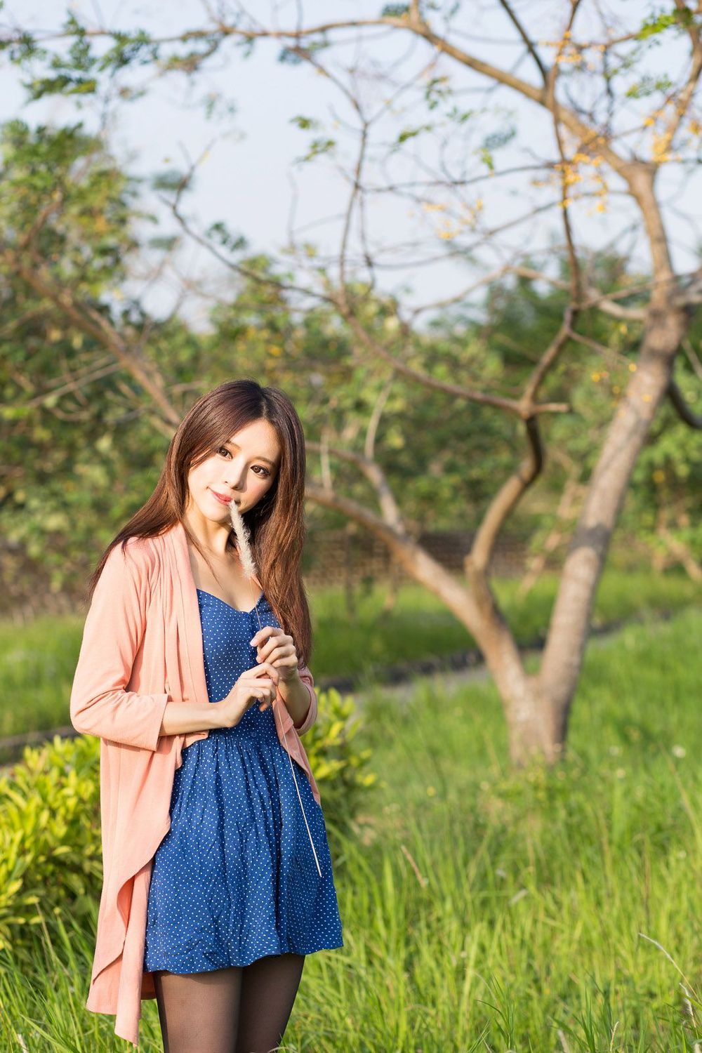 美女模特张齐郡JULIE - 多服饰户外踏青主题写真