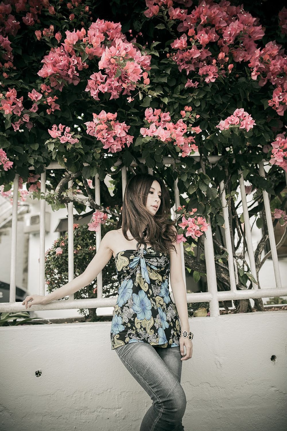 大眼美女张齐郡Julie - 牛仔裤炫彩服饰户外写真