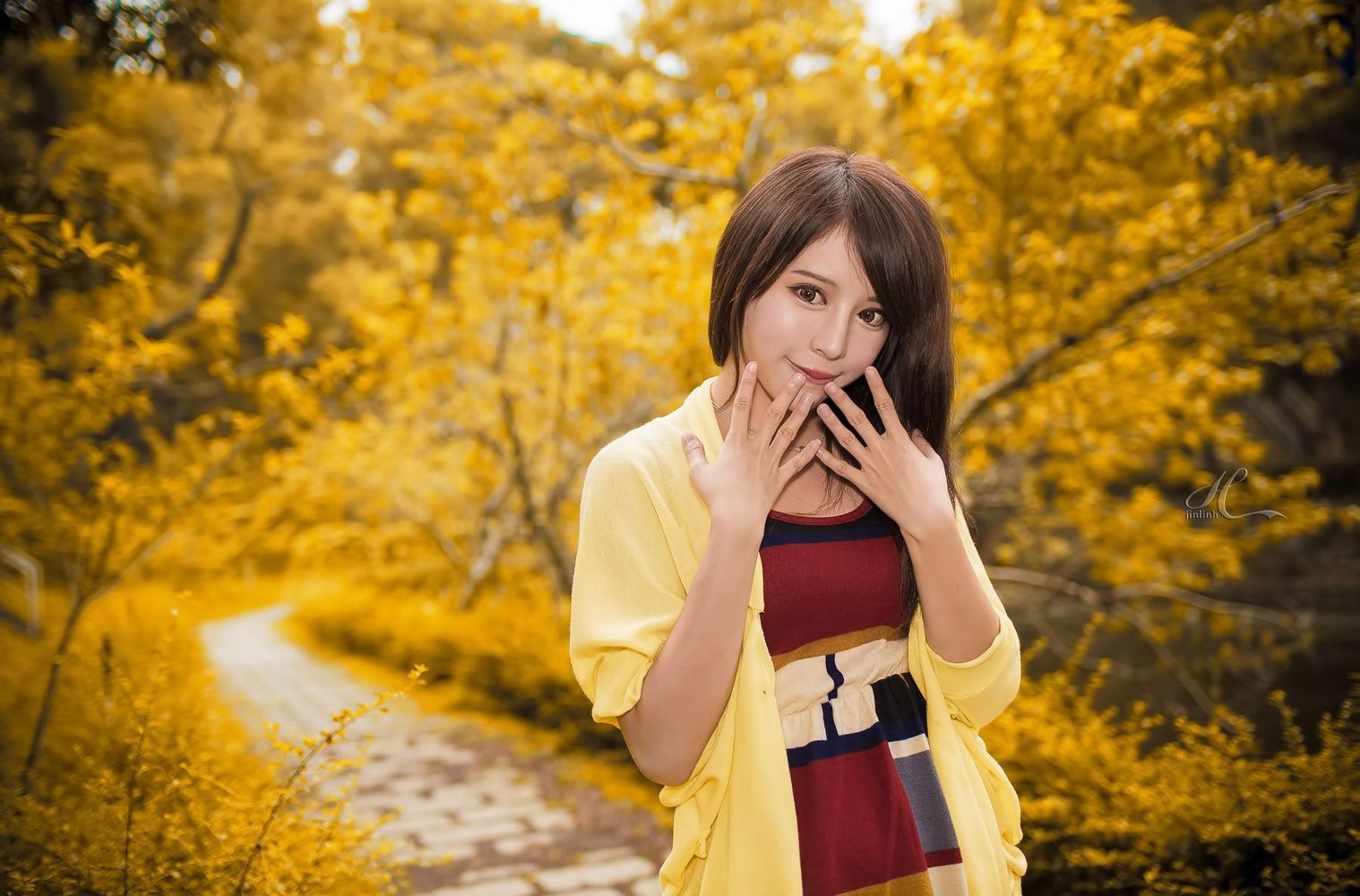 美妆达人张齐郡JULIE - 多套服饰外拍写真