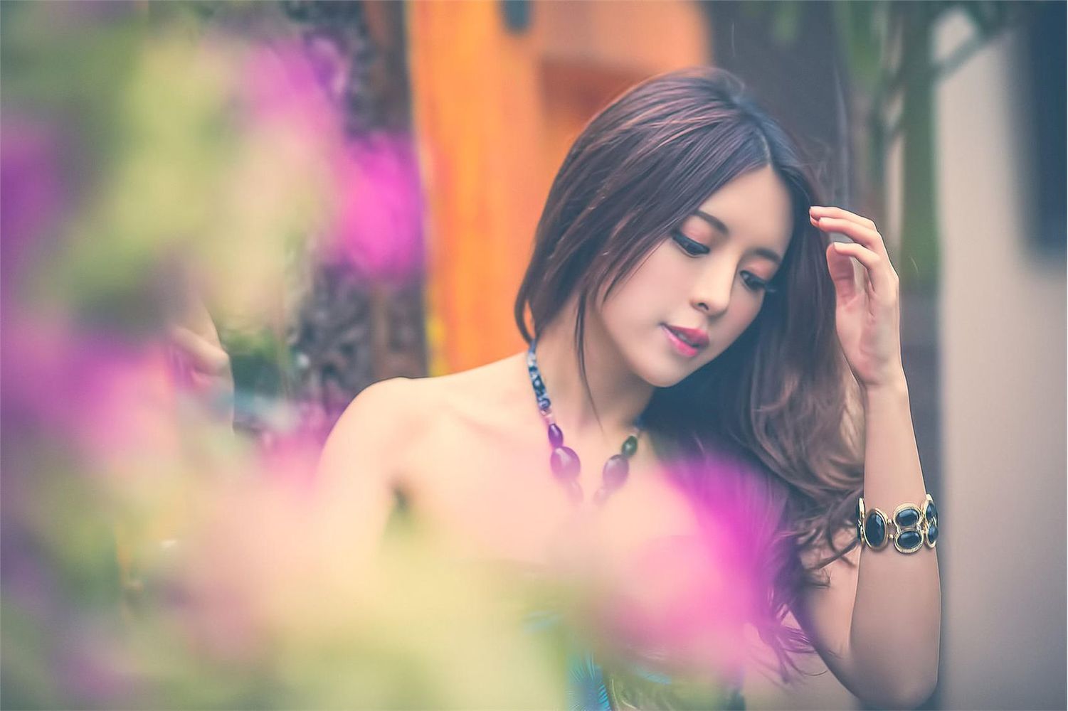 大眼美女张齐郡Julie - 牛仔裤炫彩服饰户外写真