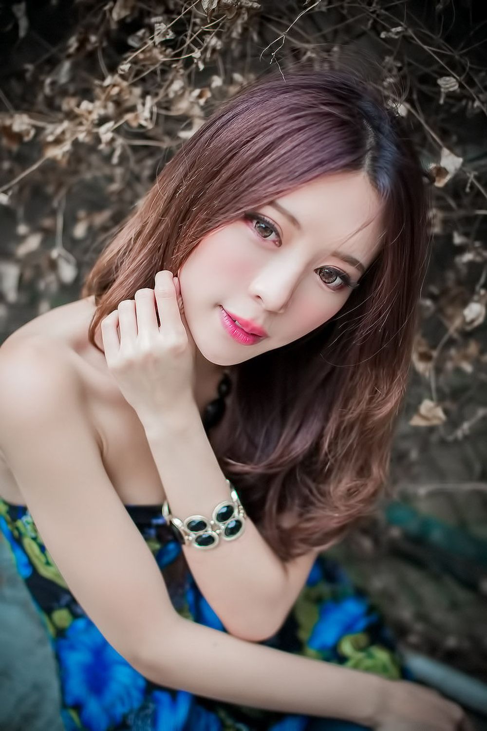 大眼美女张齐郡Julie - 牛仔裤炫彩服饰户外写真