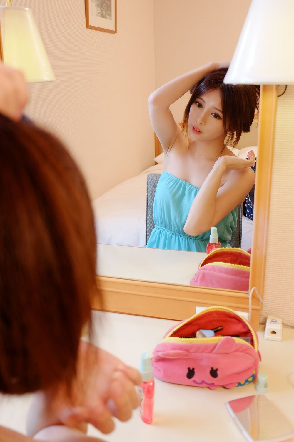 网红嫩模张齐郡JULIE - 化妆镜旁的女神主题写真