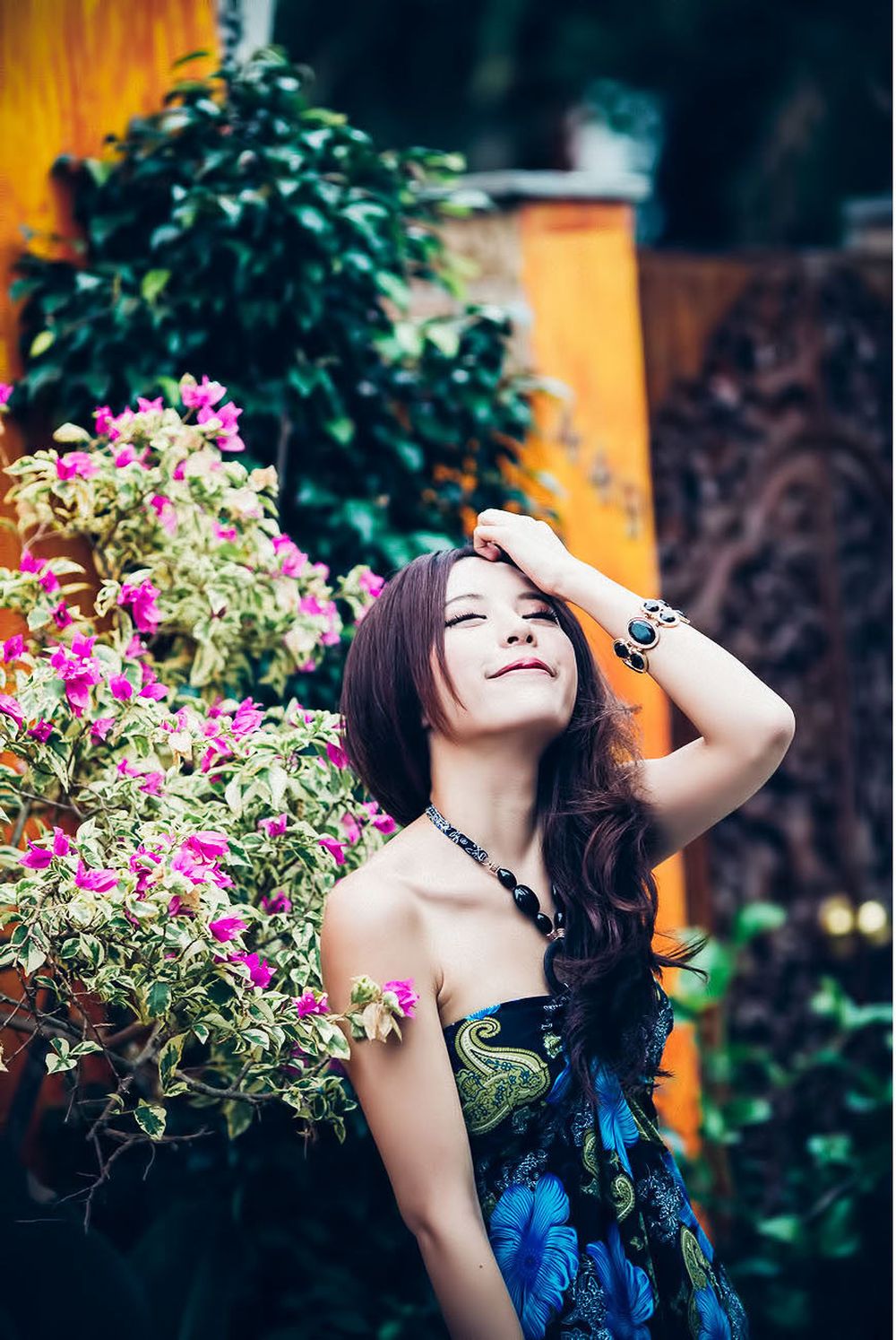 大眼美女张齐郡Julie - 牛仔裤炫彩服饰户外写真