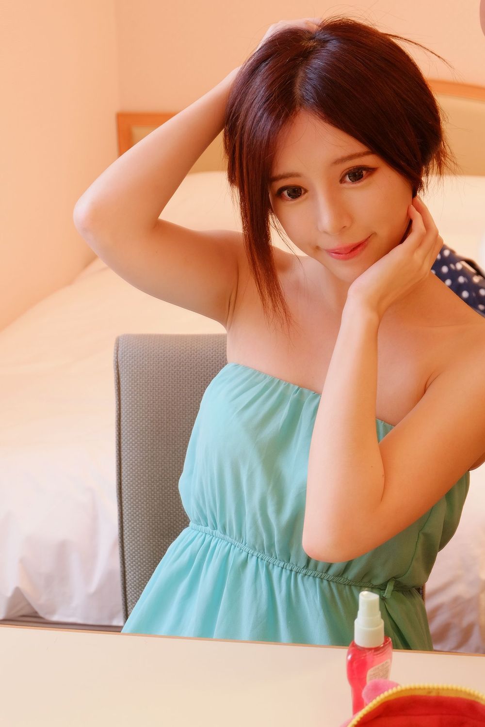 网红嫩模张齐郡JULIE - 化妆镜旁的女神主题写真